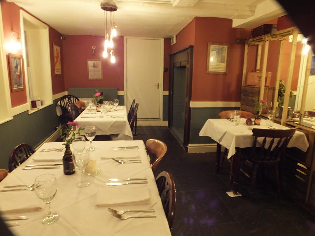 Railway Hotel Faversham Bagian luar foto