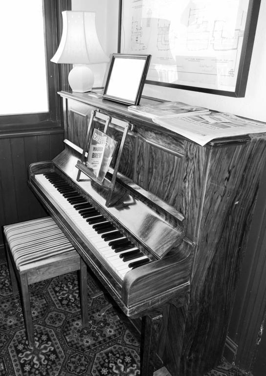 Railway Hotel Faversham Bagian luar foto