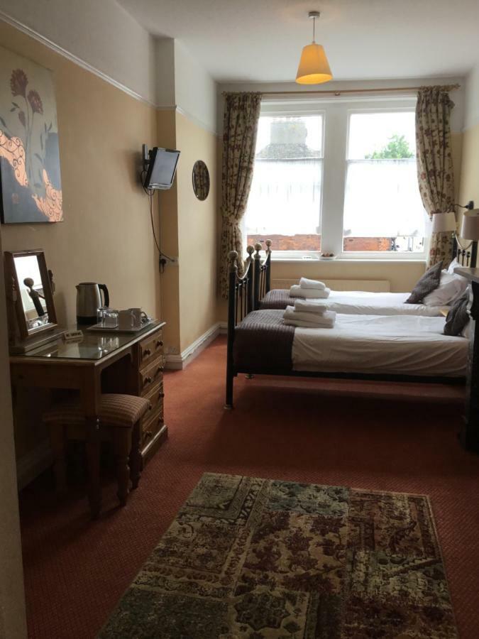 Railway Hotel Faversham Bagian luar foto