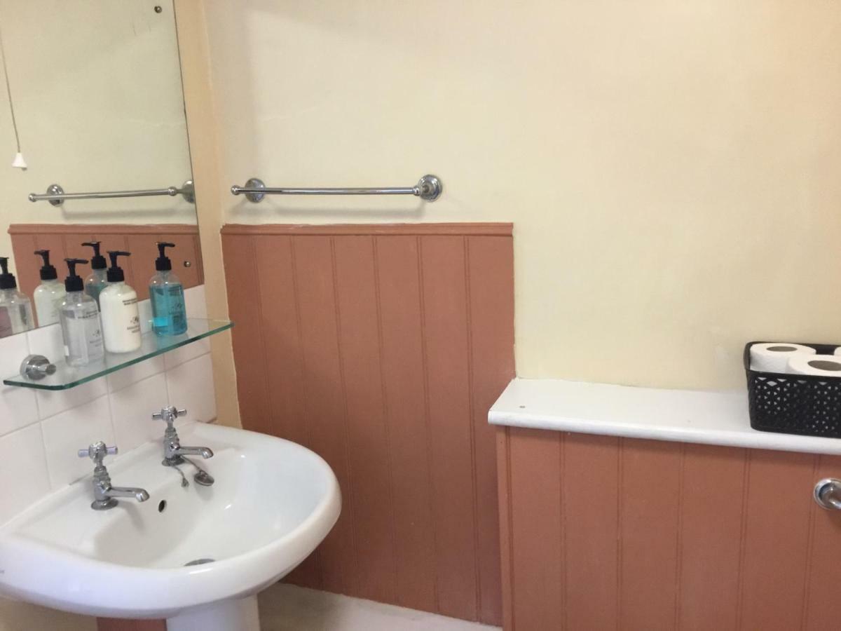 Railway Hotel Faversham Bagian luar foto