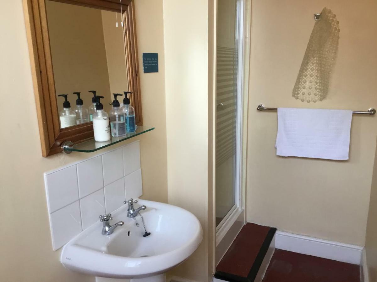 Railway Hotel Faversham Bagian luar foto