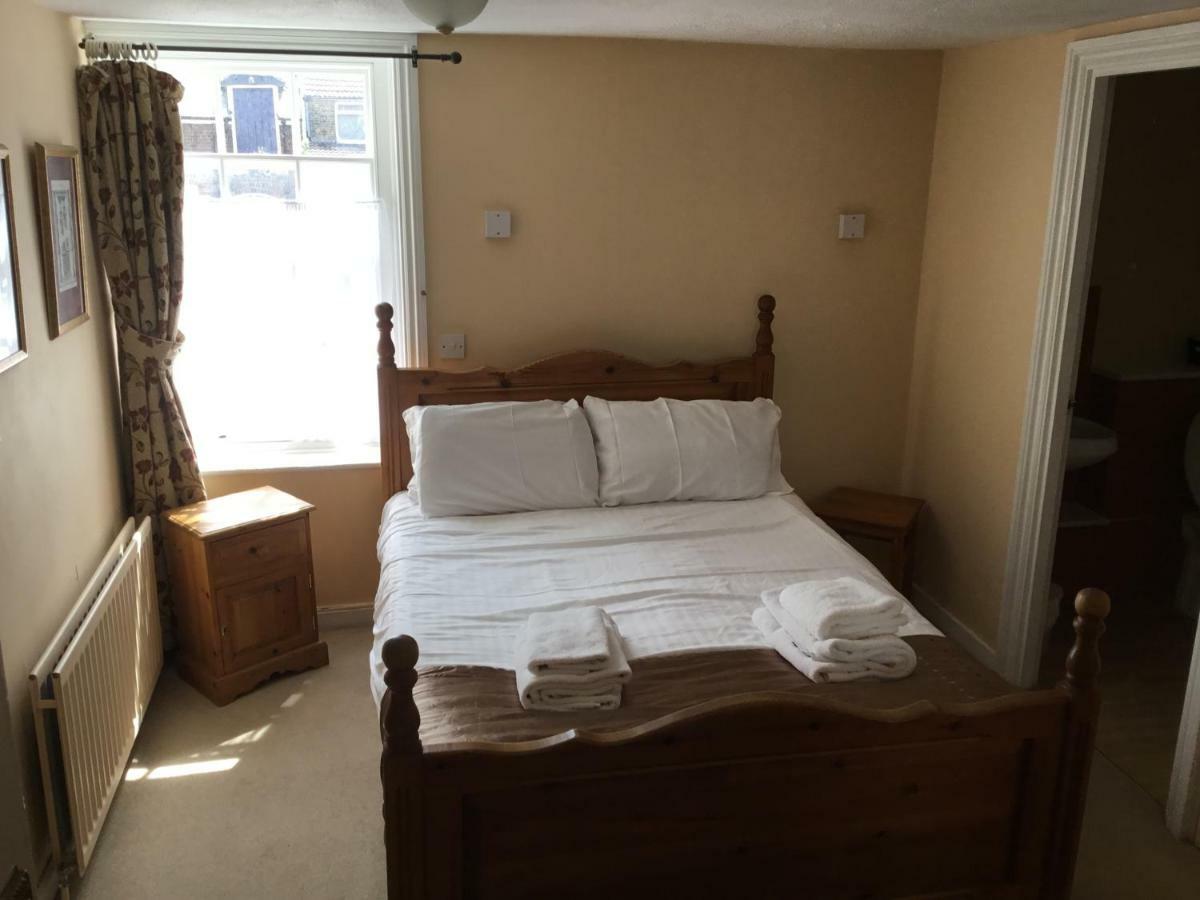 Railway Hotel Faversham Bagian luar foto