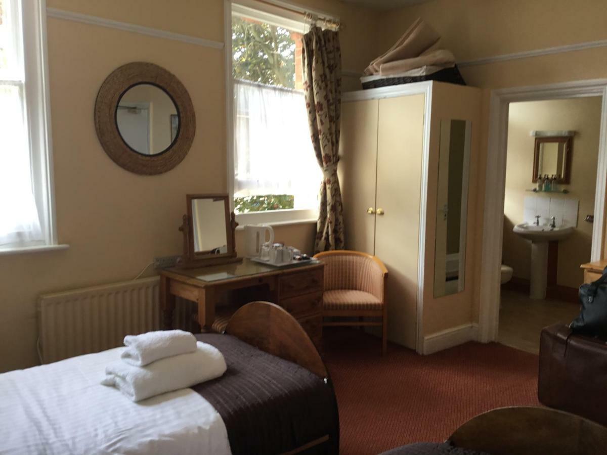 Railway Hotel Faversham Bagian luar foto