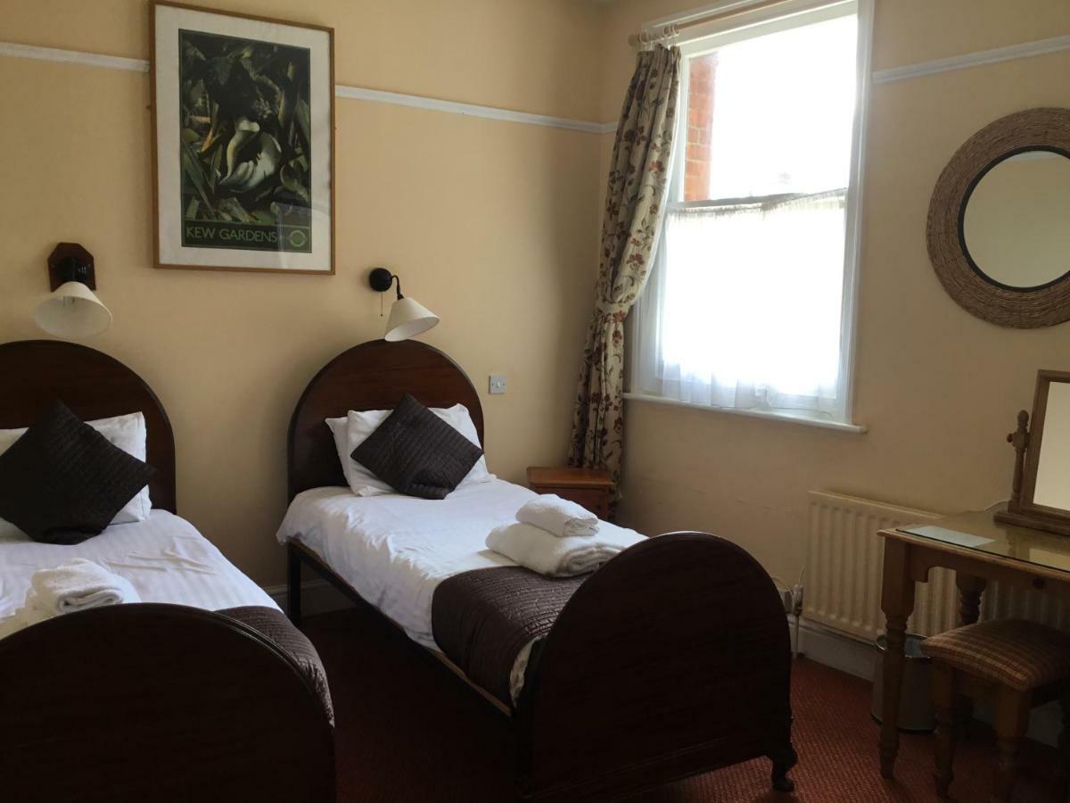 Railway Hotel Faversham Bagian luar foto